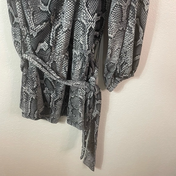 NWT Michael Kors One Shoulder Top 2X Grey Black Snakeskin Asymmetrical Belted - Picture 4 of 8
